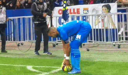 巴特：曾建议曼联签下克罗斯和博格巴，但是高层只选择了后者（巴特称曾建议曼联引进克罗斯和博格巴，但高层最终只选择了博格巴）