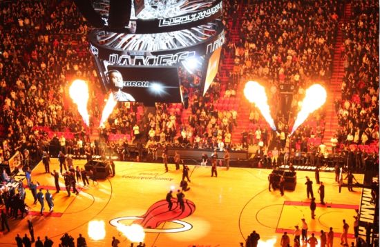 半场战报：沃尔夫斯堡2-0柏林联合，阿穆拉1射1传，维默尔破门（半场速报：沃尔夫斯堡2比0领先柏林联合，阿穆拉传射建功，维默尔收获进球）