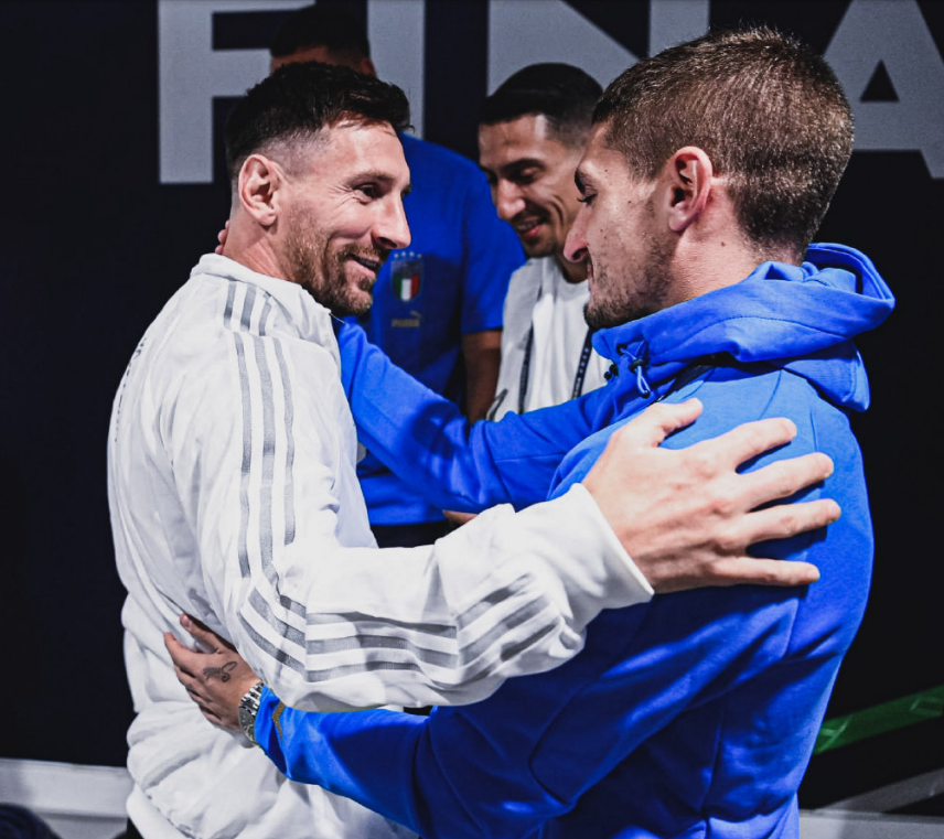 世体：阿劳霍向巴萨请假以恢复心理和精神状态，俱乐部已同意（世体：阿劳霍为恢复心理与精神状态向巴萨请假，俱乐部已批准）