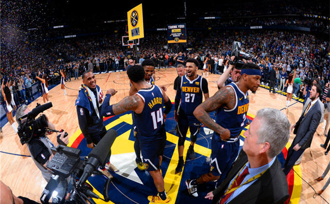 美职联主席：萨拉赫应该联系梅西或穆勒，看看他们在这多开心（美职联主席建议萨拉赫去问问梅西或穆勒，看看他们在这里多开心）