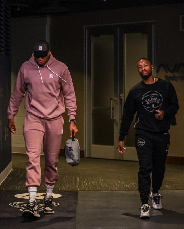 无敌了！39岁的胡尔克远距离任意球重炮破门！（宝刀未老！39岁胡尔克超远任意球重炮轰破球门）