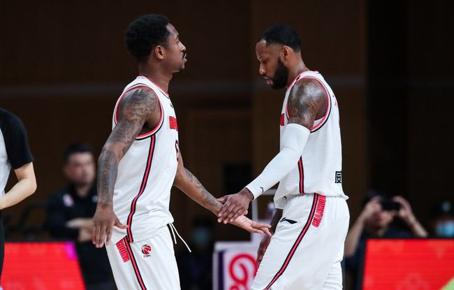 斯基拉：阿森纳正在关注铃木彩艳，有意在下个赛季引进他（斯基拉：阿森纳盯上铃木彩艳，考虑在下赛季引进）