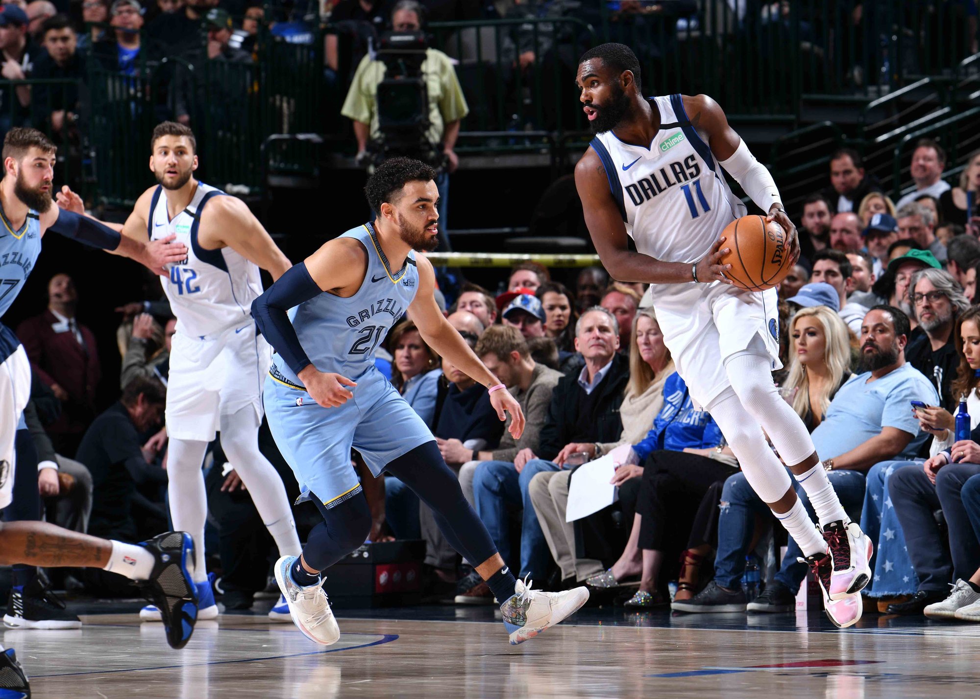 李小鹏回应女儿学花滑：练体操压力太大，但所有运动项目都很苦（李小鹏谈女儿改练花滑：体操压力大，运动无一不吃苦）