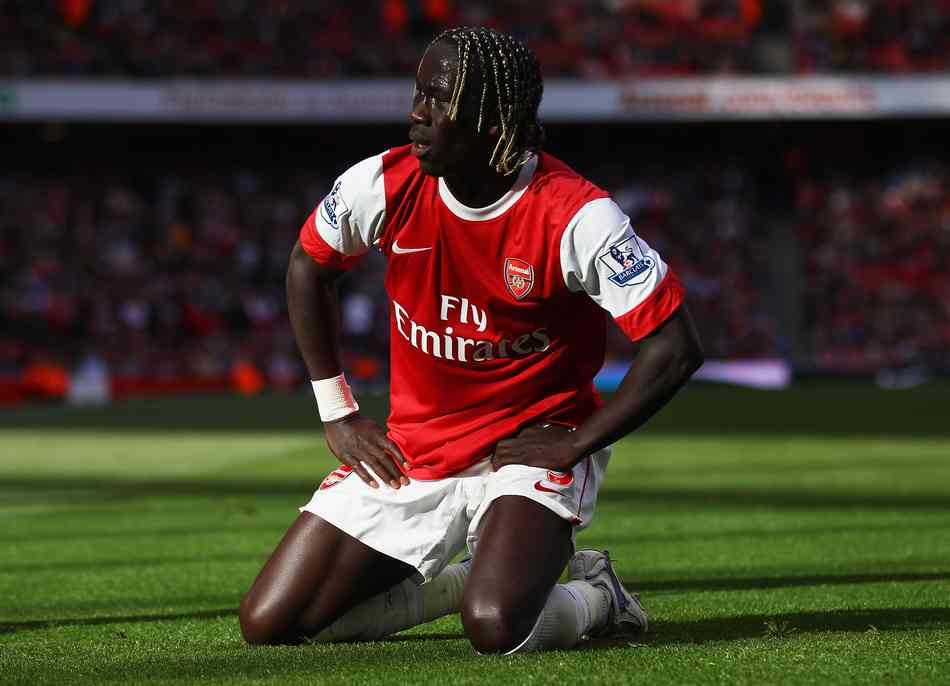 ATP以辛卡强强对话结束2025赛季，辛纳一战追平六位网坛传奇纪录（ATP 2025赛季收官上演辛卡巅峰对决，辛纳一战追平六位网坛传奇纪录）