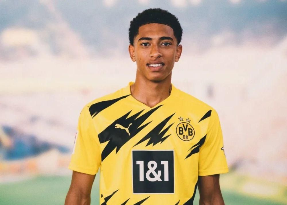 乒乓球混团世界杯｜国乒8比2击败法国队豪取六连胜（混团世界杯：国乒8-2力克法国，豪取六连胜）