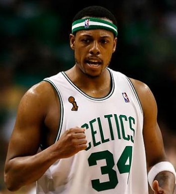 法尔克：凯恩与拜仁愿意续约至2028年，他愿意世界杯后再谈（法尔克：凯恩与拜仁有意将合同续至2028年，谈判将于世界杯后进行）