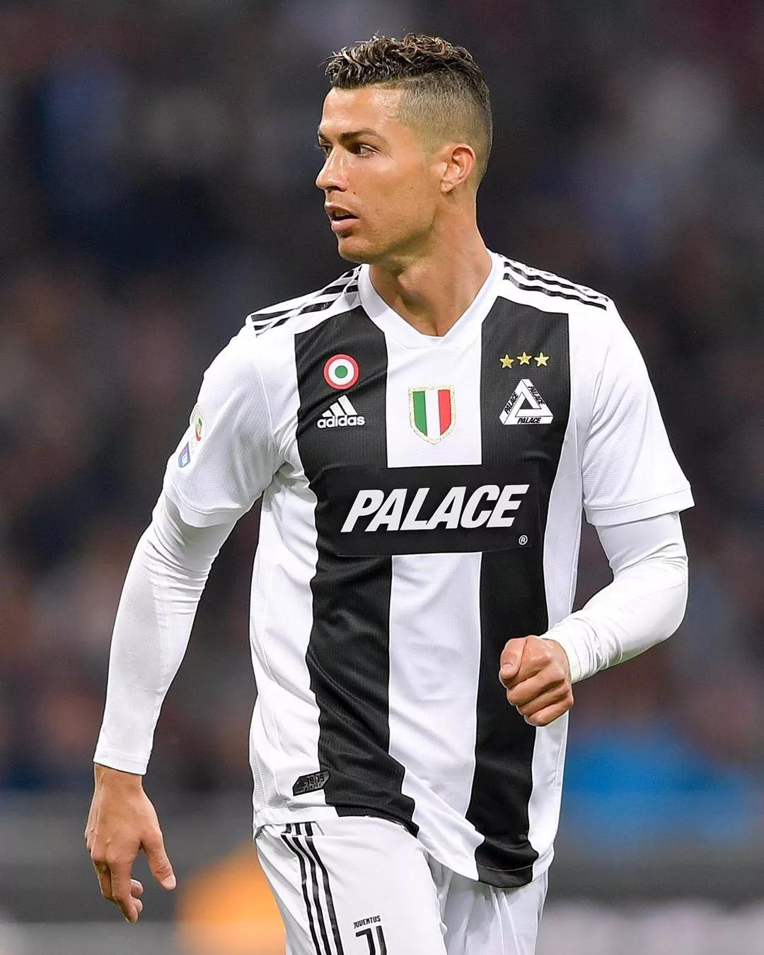 U17世界杯法国vs哥伦比亚现大规模群殴，球员家长均参与其中（U17世界杯法国对阵哥伦比亚爆发大规模冲突，球员与家长均卷入）