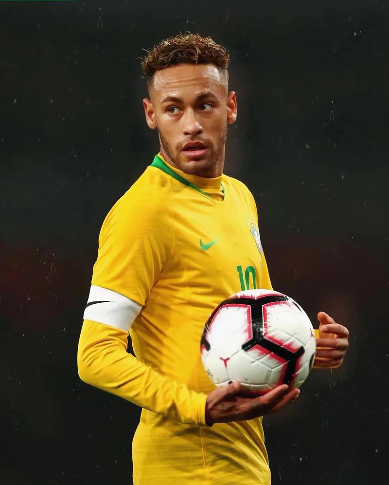 仅次于拉莫斯和魔笛，佩里西奇是欧冠打入点球第三年长的球员（佩里西奇位列拉莫斯、魔笛之后，成欧冠点球破门第三年长球员）