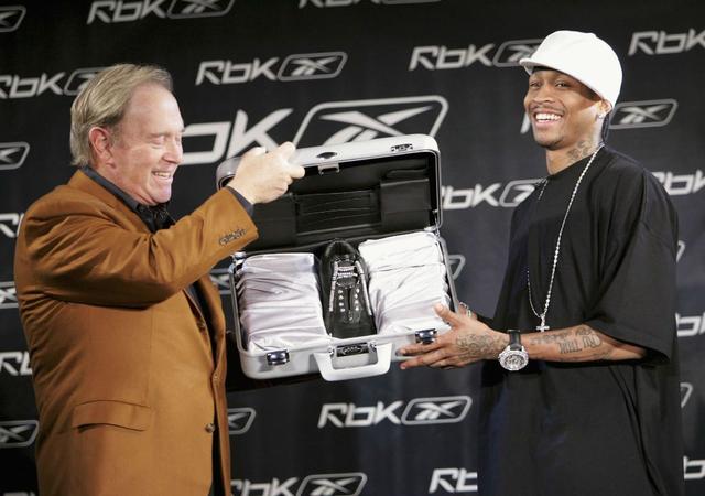 世体：巴萨为亚马尔制定了康复计划；与女友分手让其饱受困扰（世体：巴萨为亚马尔拟定康复方案；与女友分手令其深受困扰）