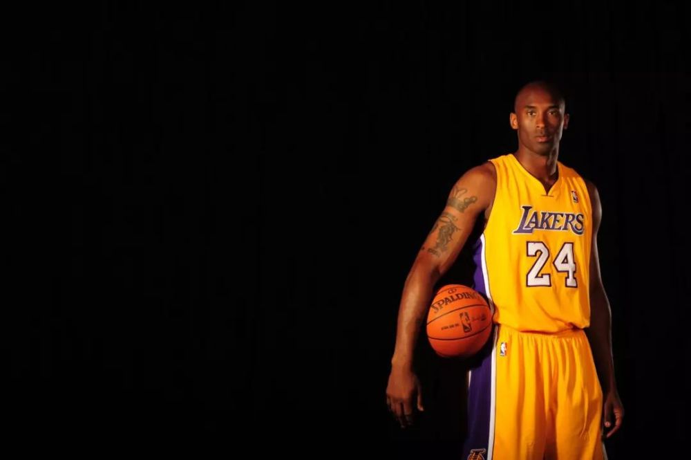 传闻：曼联和拜仁长期关注兰斯19岁中场马夏尔-蒂亚（据悉曼联与拜仁持续考察兰斯19岁中场马夏尔-蒂亚）