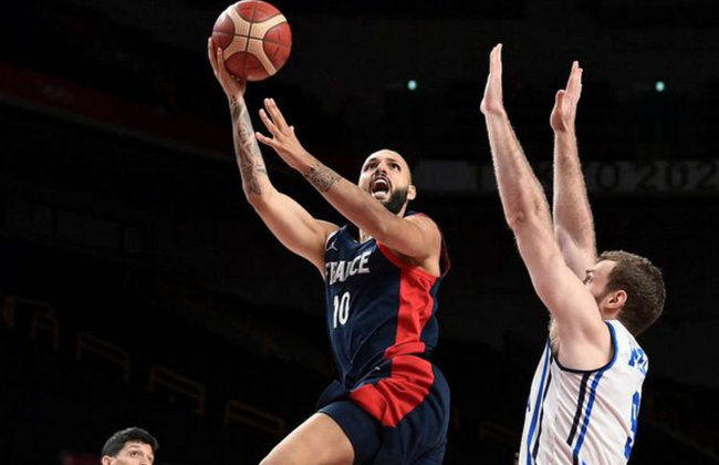 半场战报：圣保利1-0海登海姆，卡尔斯破门（半场比分：圣保利暂1比0领先海登海姆，卡尔斯建功）