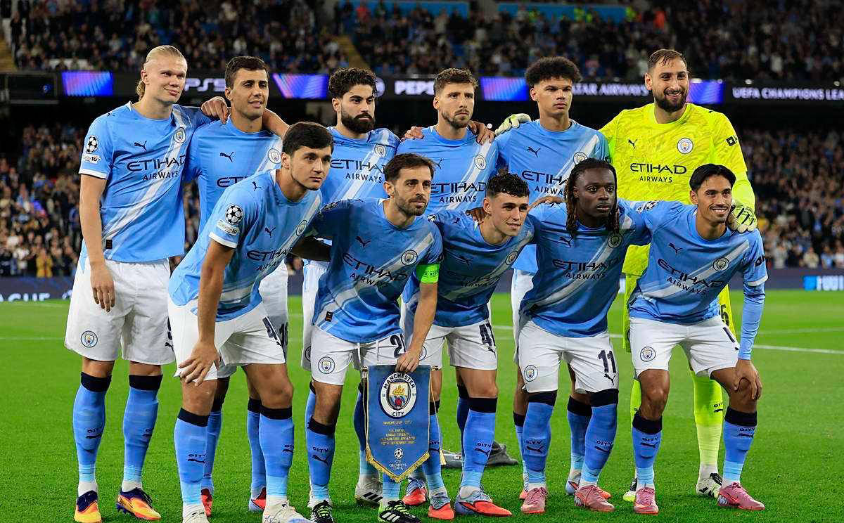 某队因违规遭重罚，官方回应惹争议（某队违规被重罚，官方回应引发争议）