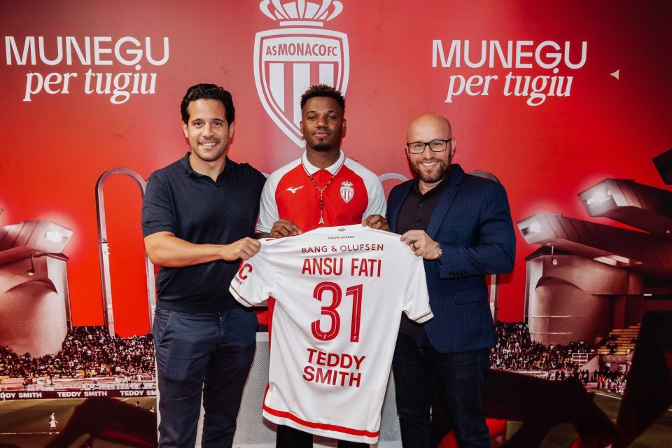 TA：曼城明夏可能签右后卫和右边锋，他们仍在关注利夫拉门托（TA：曼城或于明夏补强右后卫与右边锋位置，持续关注利夫拉门托）